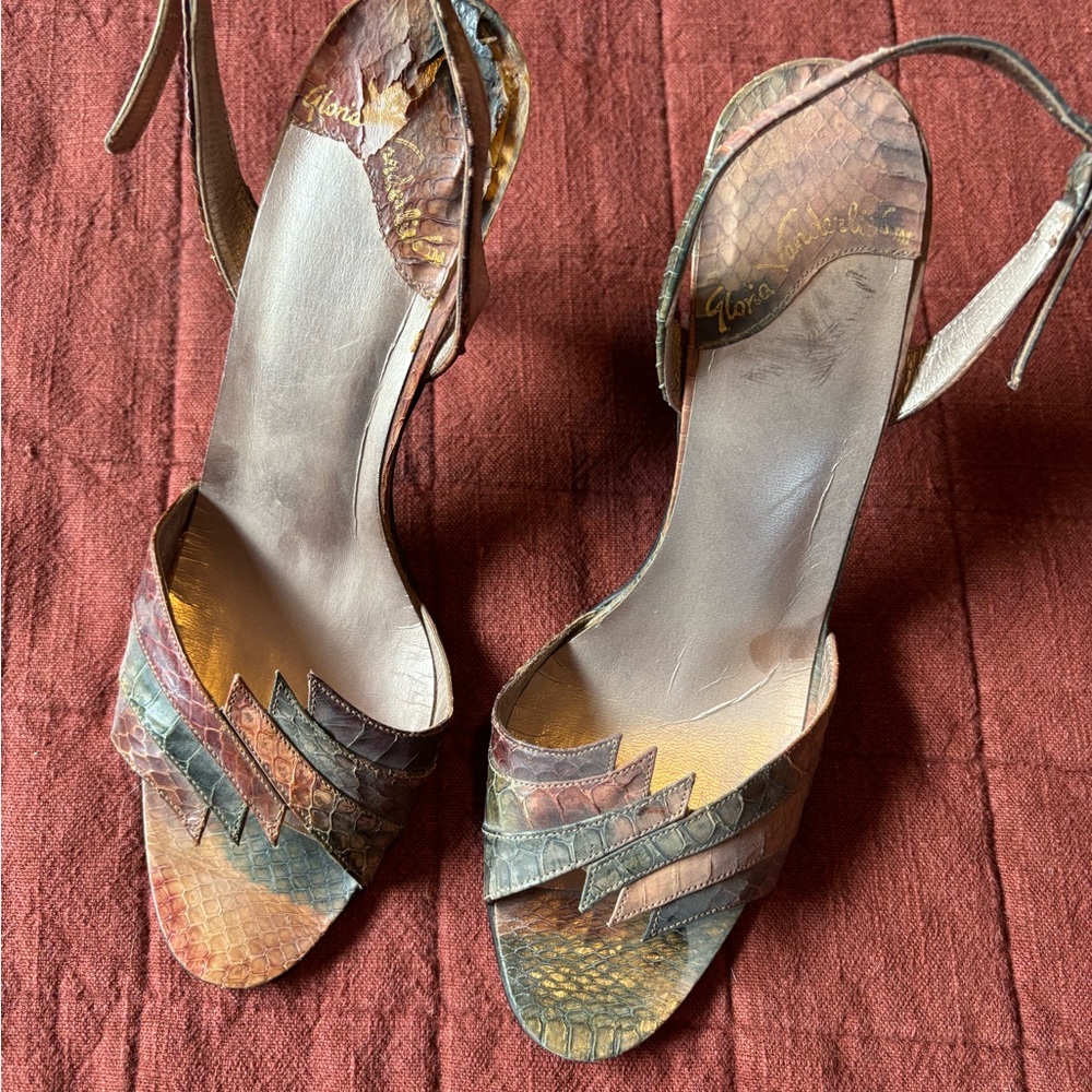 Gloria Vanderbilt Tan Brown Heels